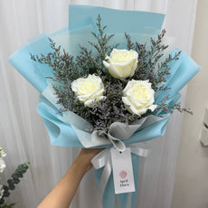 "Gentle Promise" bouquet of 3 white roses