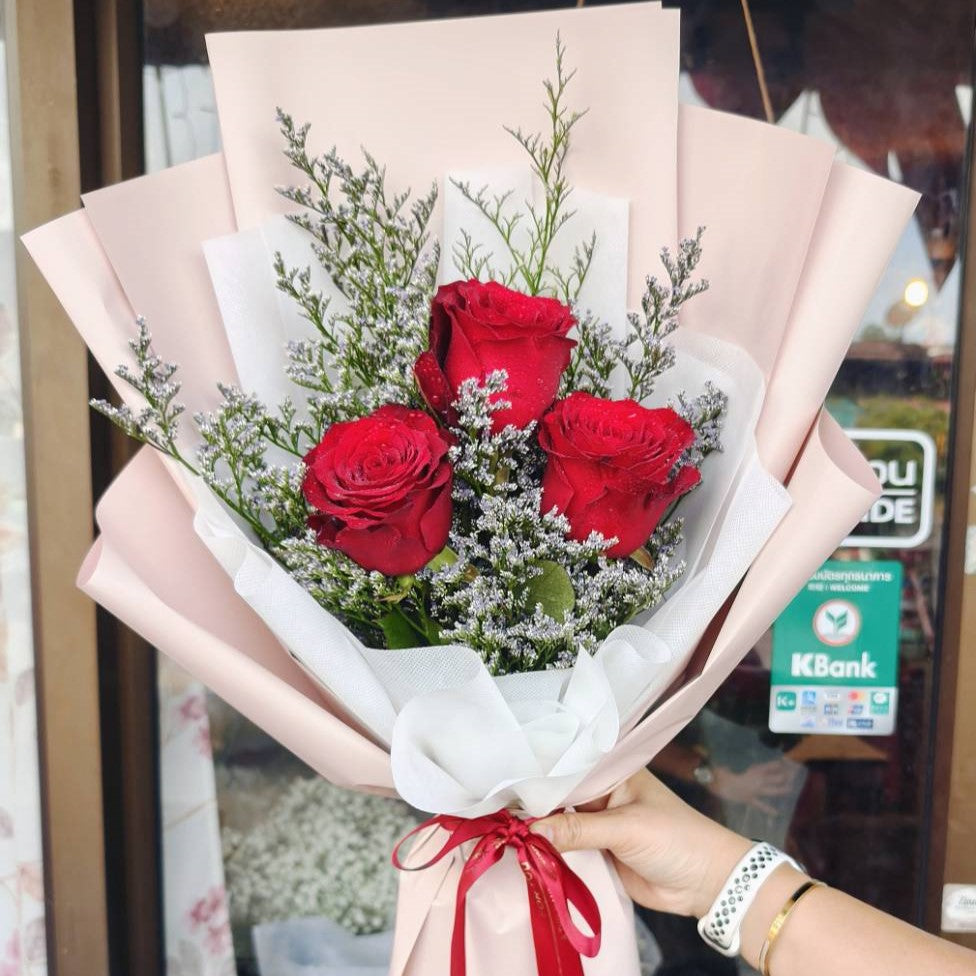 "Warm Embrace" bouquet of 3 red roses