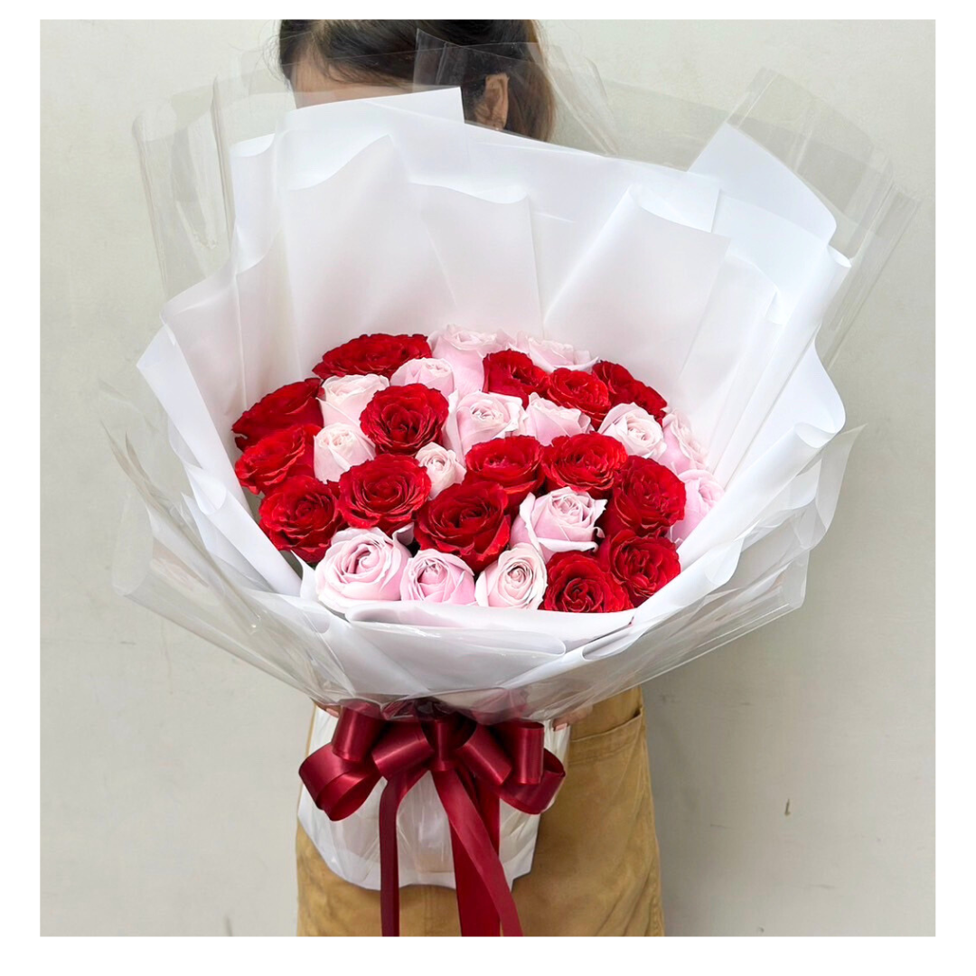 "Heart's melody" Large Bouquet Of 30 Roses - Valentine's collection