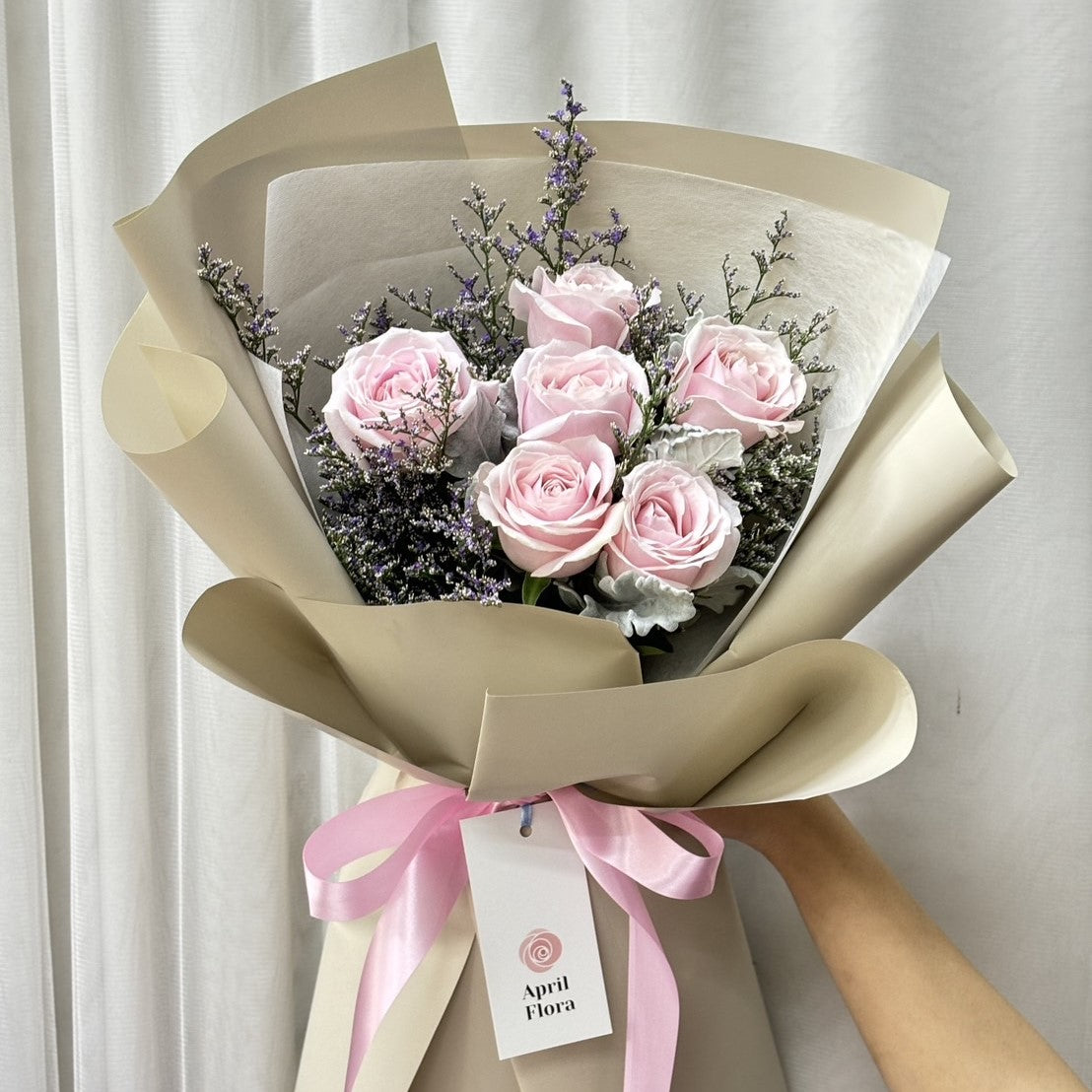 "Gentle Blush" bouquet of 5 pink roses