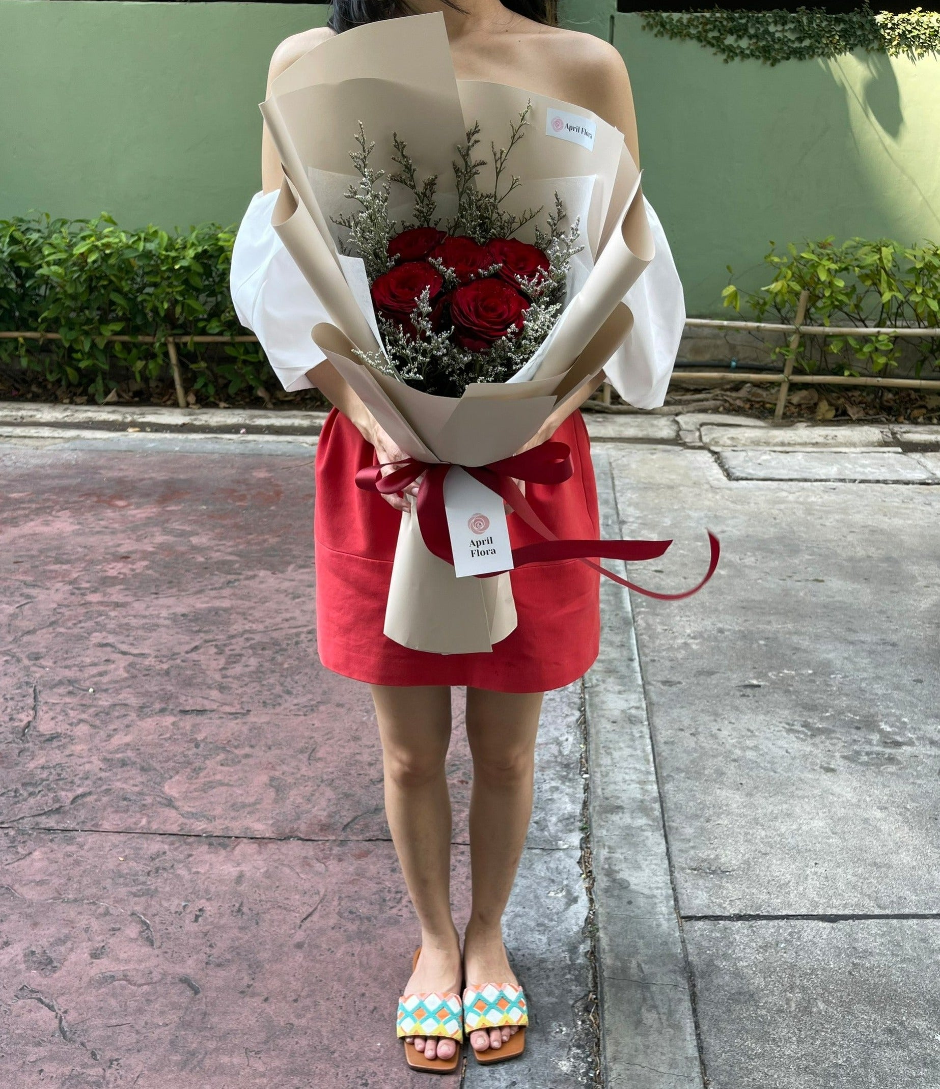 "Honey" bouquet of 5 red roses - Phuket