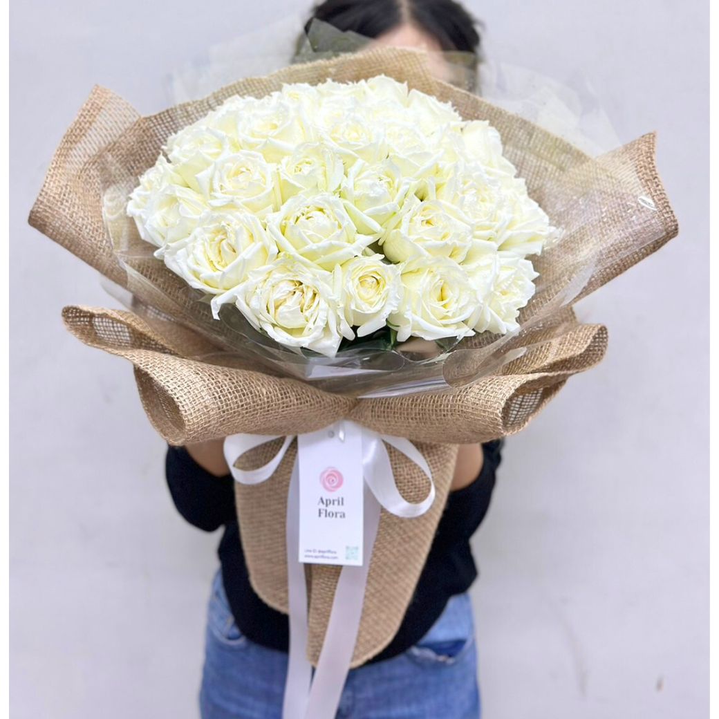 "Amaryllis" Bouquet of 30 white roses