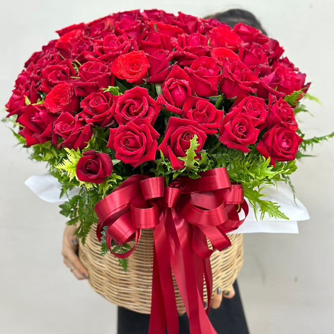100 Roses Bucket