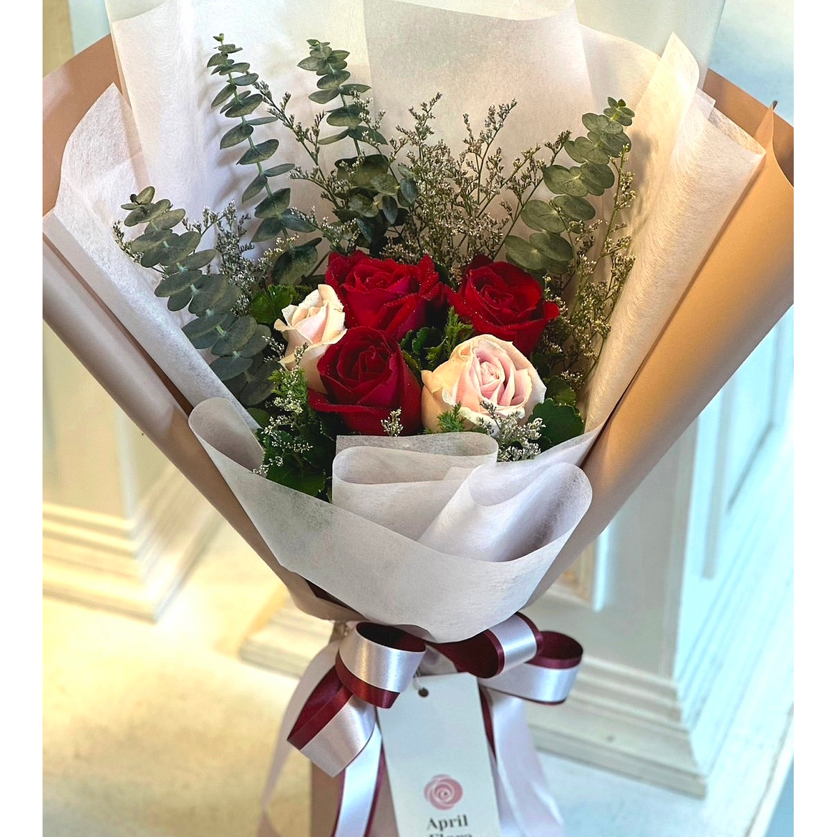 "Surprise" Bouquet Of Roses and Caspia - Phuket