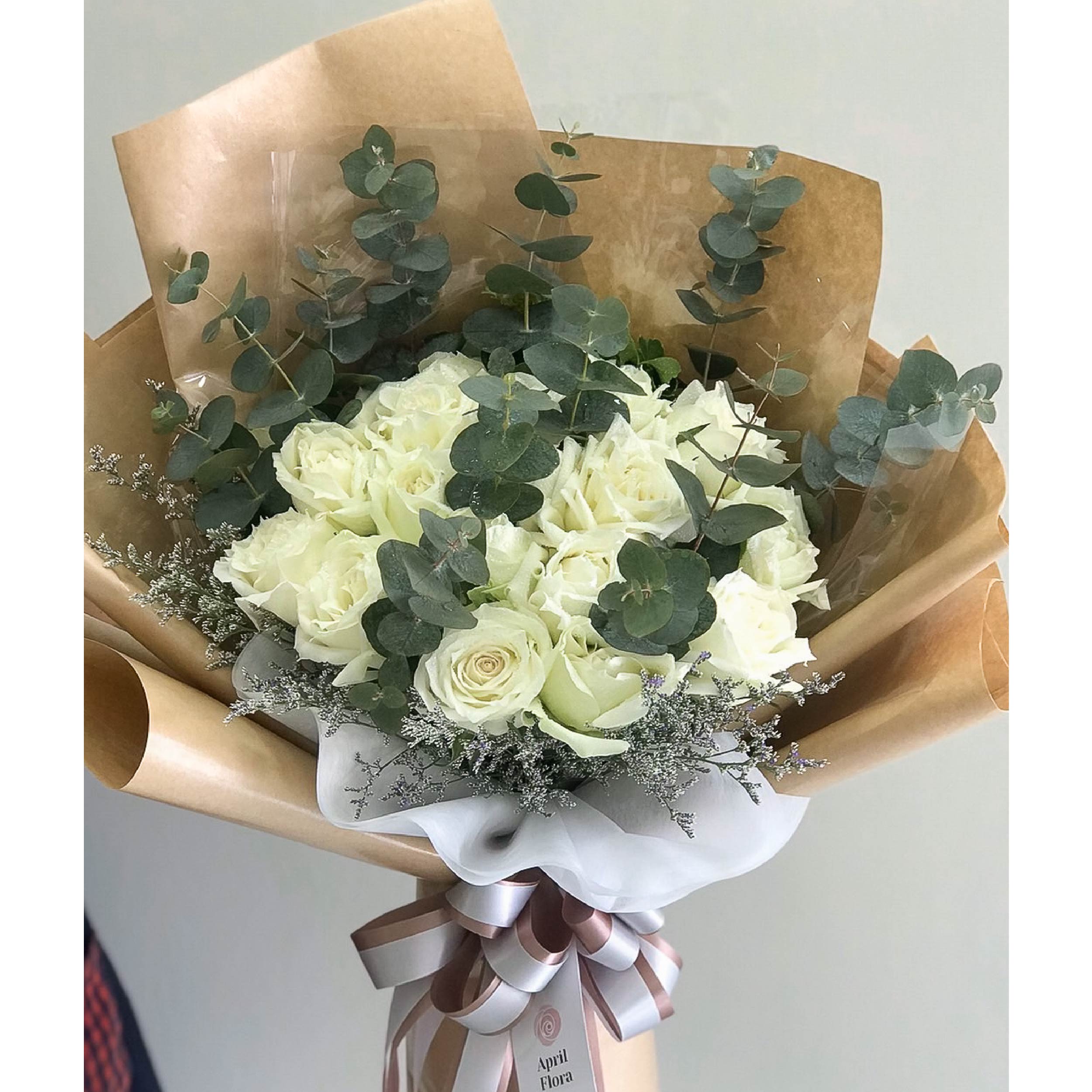 20 white roses vintage style bouquet